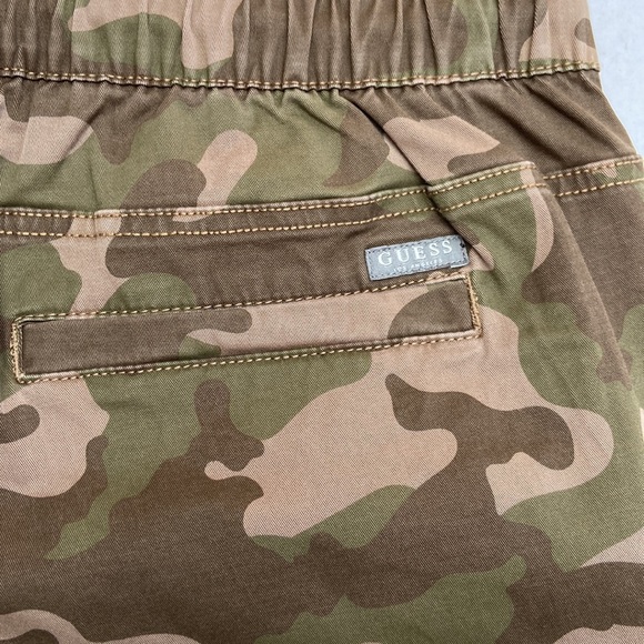 New GUESS Mens Camo Joggers - Picture 6 of 6